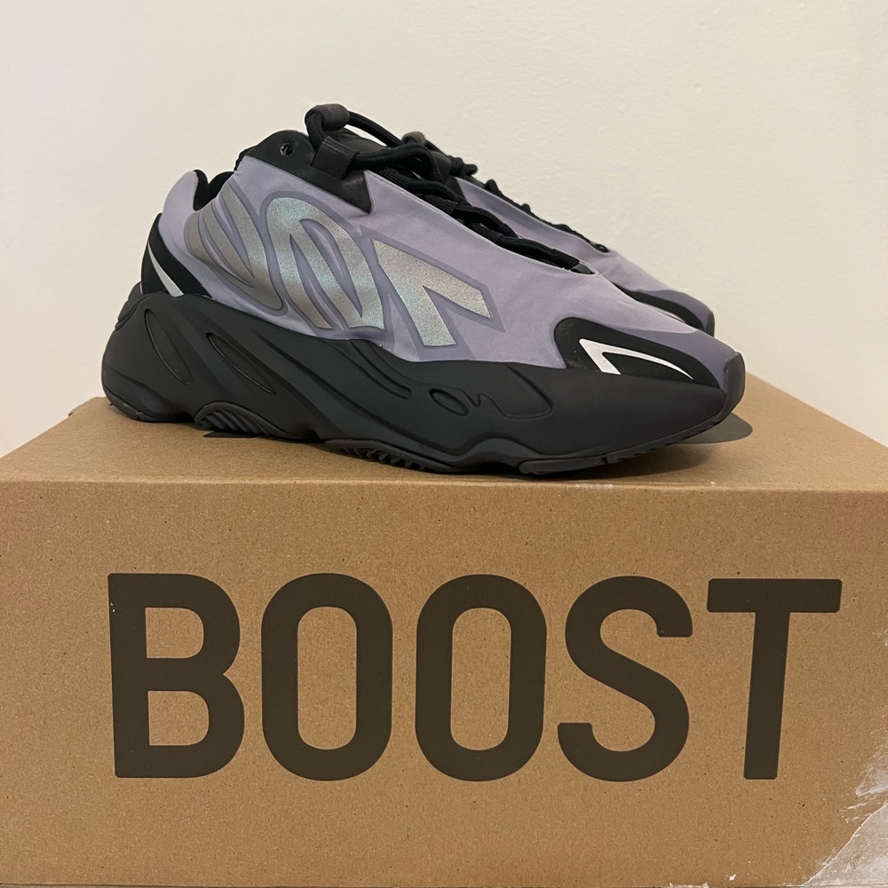 YEEZY BOOST 700 MNVN GEODE